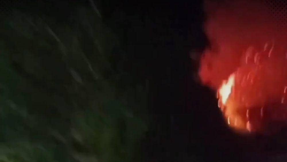 Potongan video kebakaran di lahan kering dekat Bandara Banyuwangi. (FOTO: Istimewa)