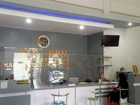 Warga saat mengajukan penerbitan sertifikat tanah di Kantor BPN Lombok Timur (Dok. Pribadi/Ruhaili)