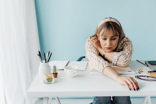 5 Kejenuhan yang Dirasakan saat Kamu Terlalu Sering Bekerja