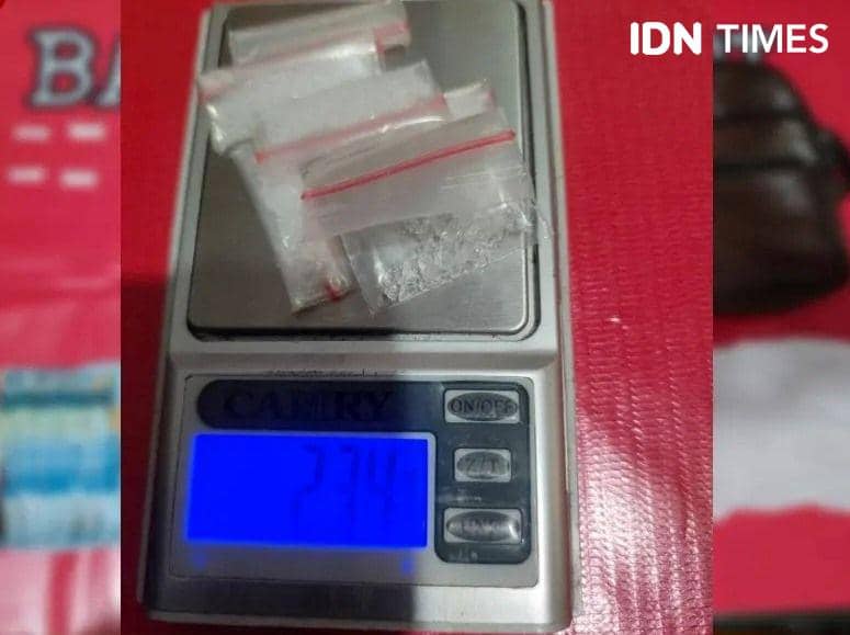 Hasil penimbangan barang bukti enam paket sabu-sabu seberat 2,34 gram bruto milik para tersangka. Foto Humas Polres Paser (IDN Times/Ervan)
