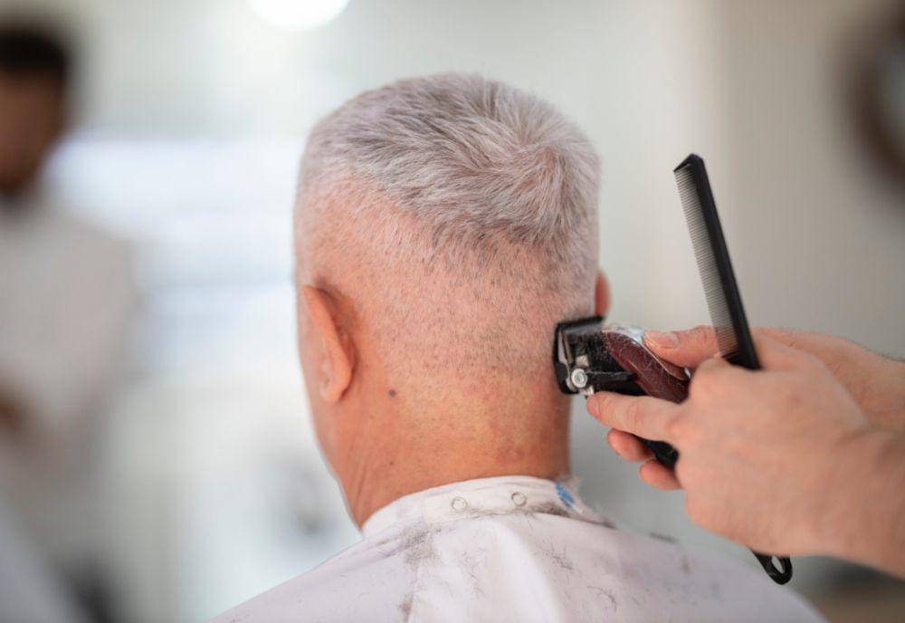 ilustrasi mencukur rambut (pexels.com/Engin Akyurt)