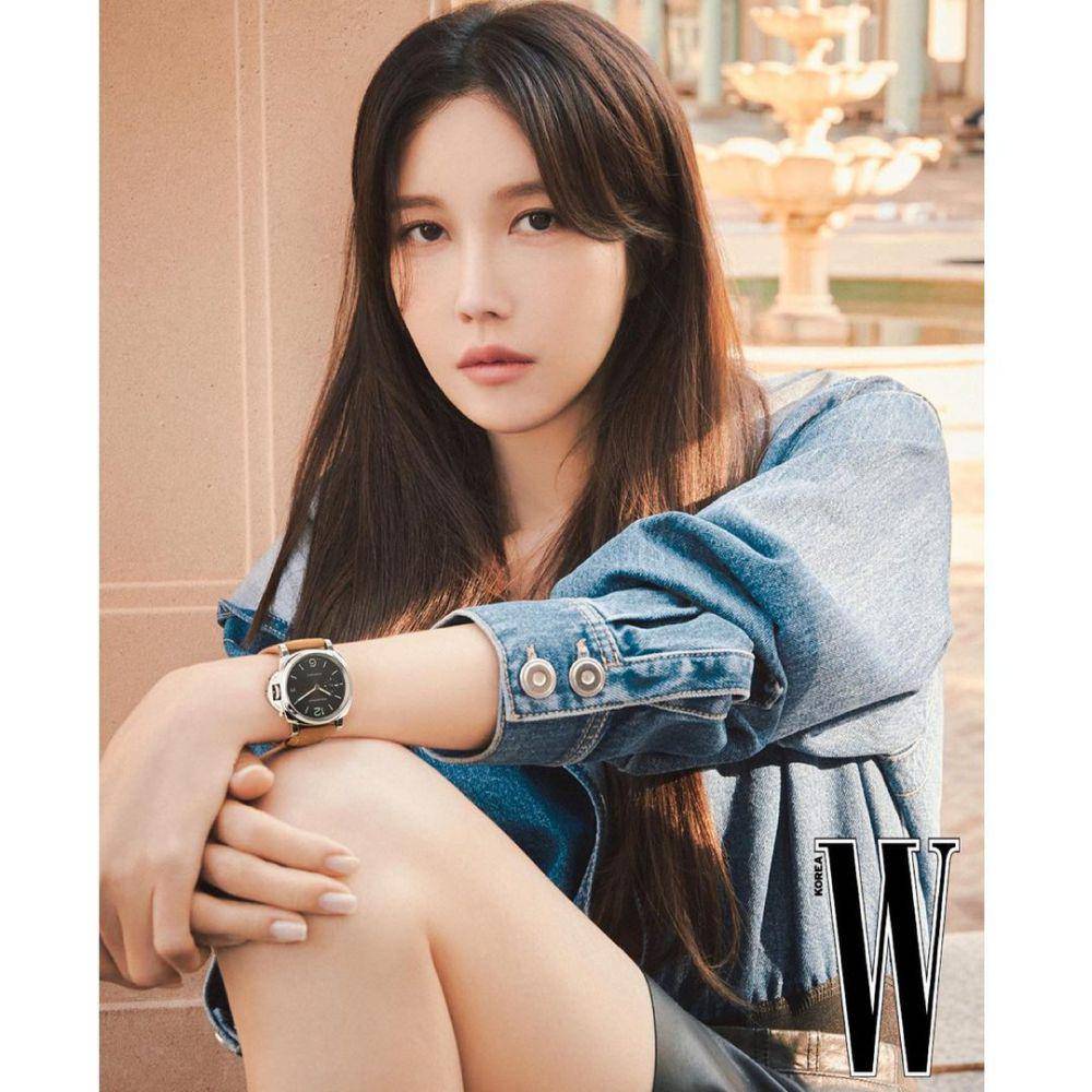 Lee Ji Ah (instagram.com/e.jiah)