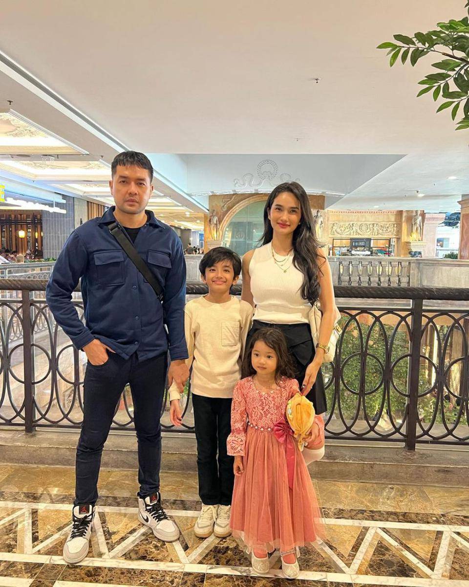 potret keluarga Revand Narya (instagram.com/fabymarcelia)