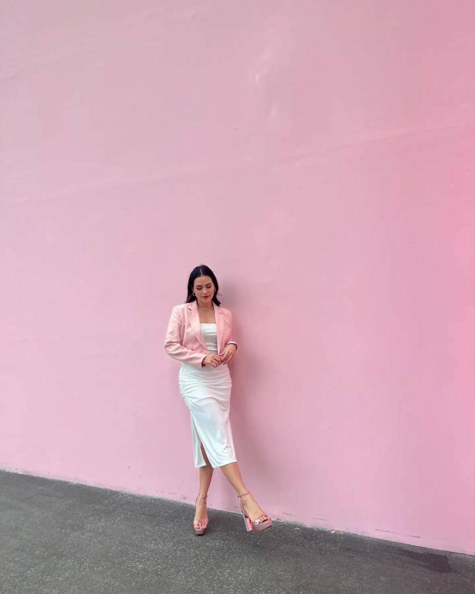 ide outfit nuansa baby pink (instagram.com/ raisa6690)