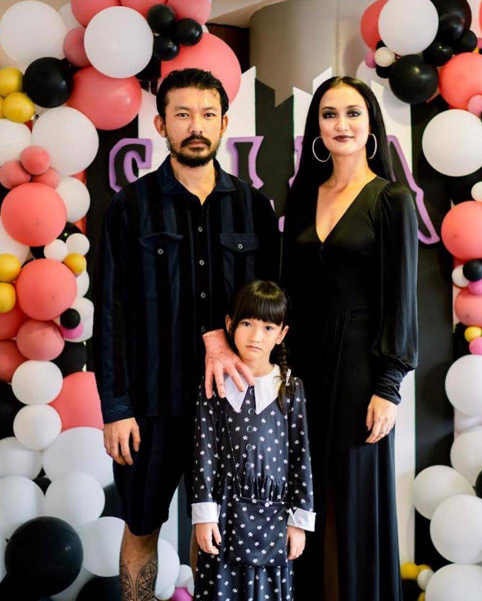 potret keluarga Rio Dewanto (instagram.com/atiqahhasiholan)