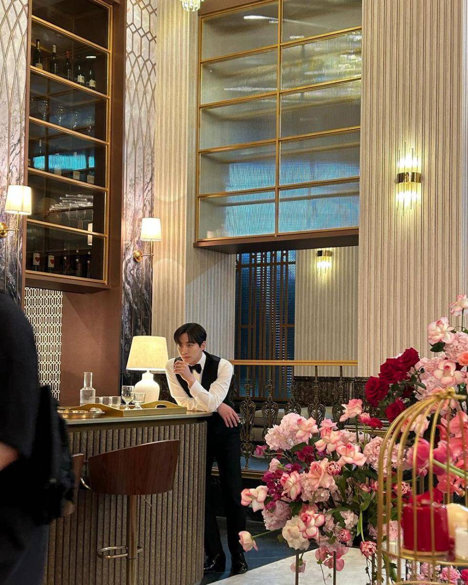 potret Lee Junho di balik layar drama King the Land (instagram.com/le2jh)