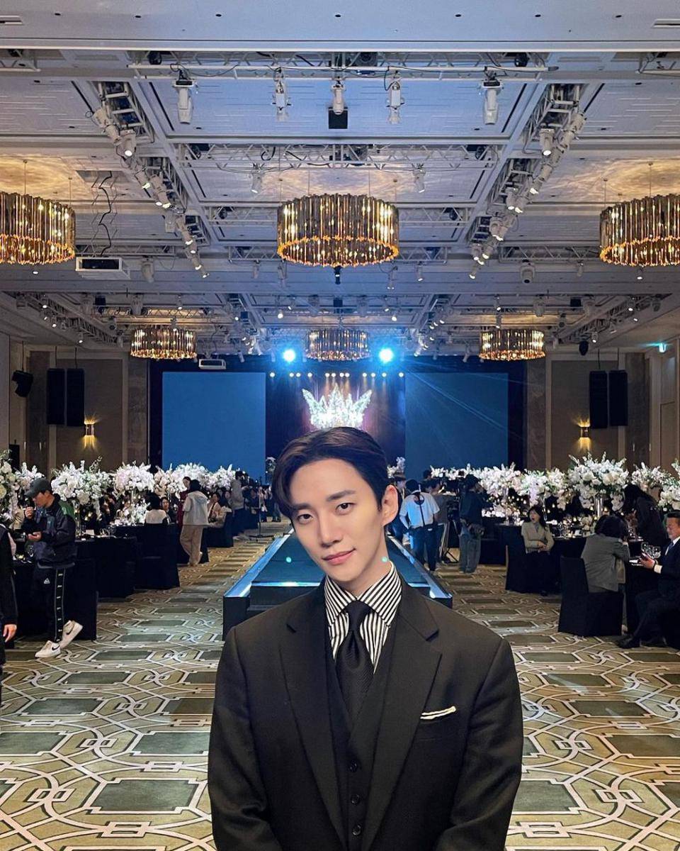 potret Lee Junho di balik layar drama King the Land (instagram.com/le2jh)