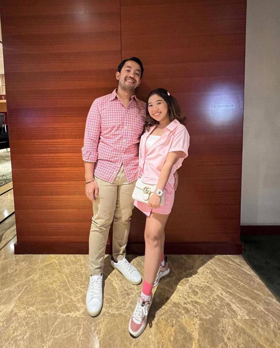 ide outfit nuansa baby pink (instagram.com/kikysaputrii)