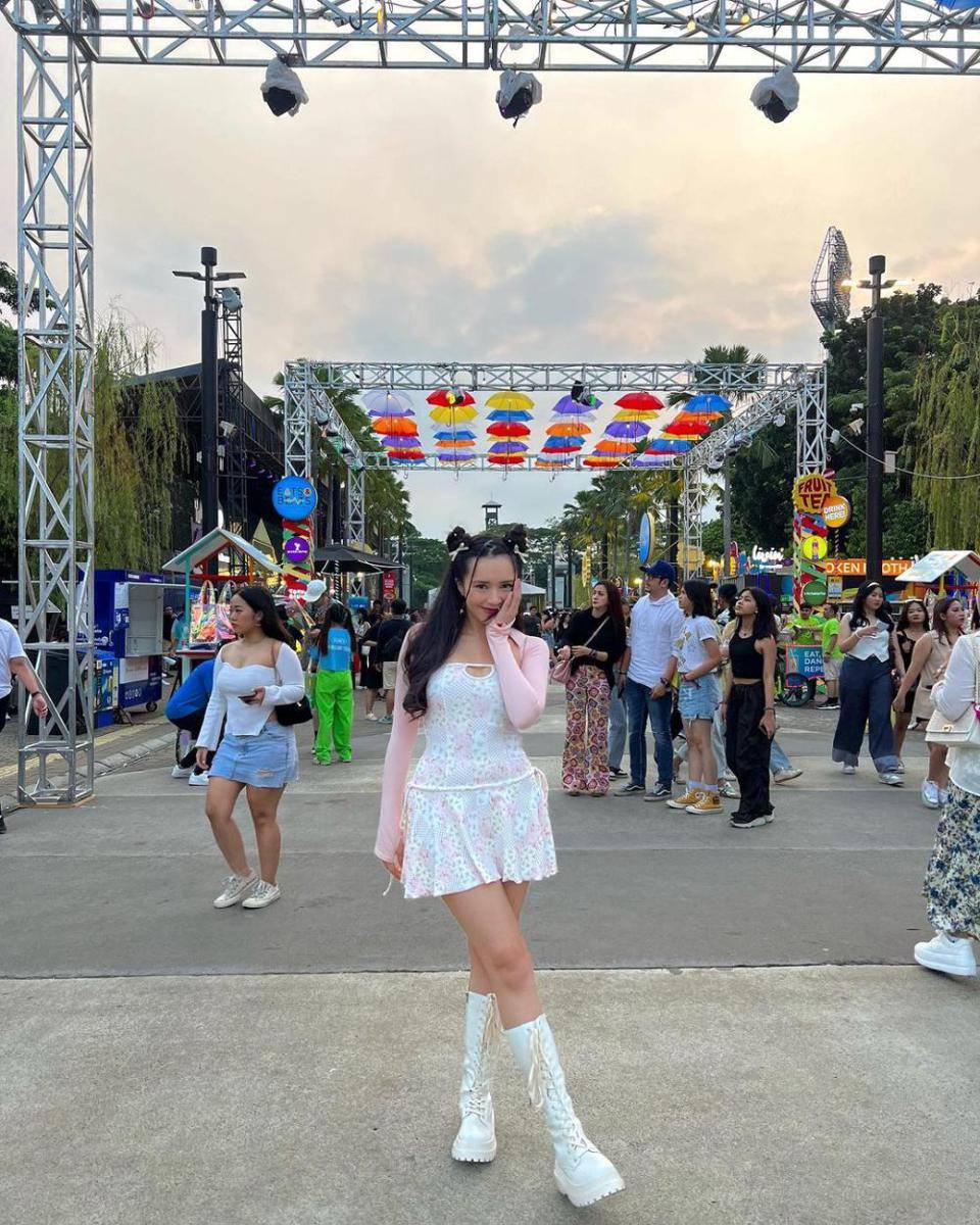 ide outfit nuansa baby pink (instagram.com/bebytsabina)