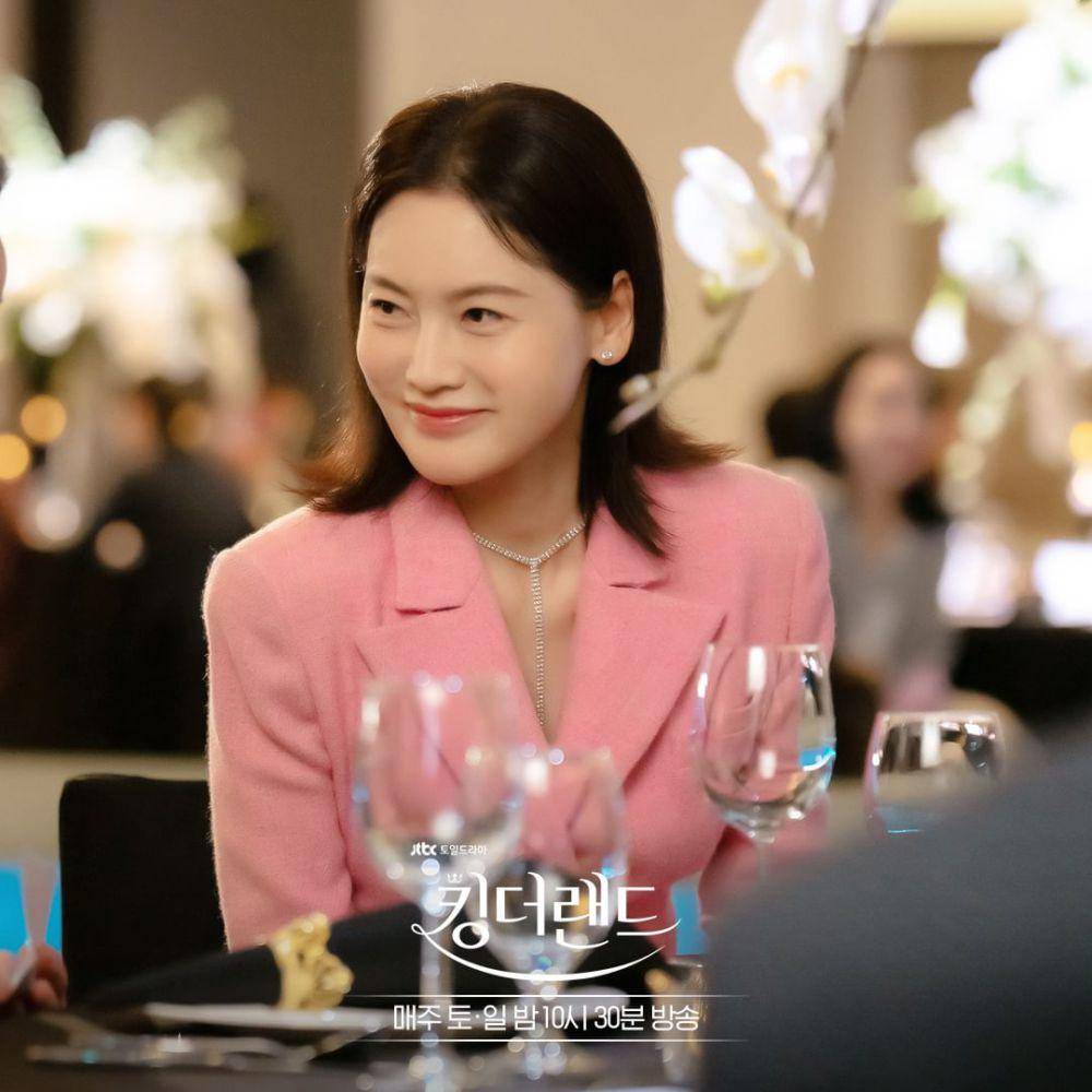Gu Hwa Ran (Kim Sun Young) dalam drama King the Land (instagram.com/jtbcdrama)