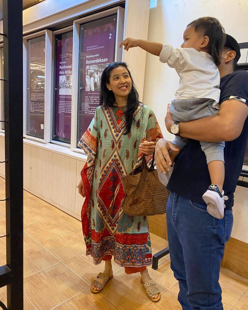 Olivia Zalianty ziarah ke Makam Bung Karno (instagram.com/oliviazallianty)