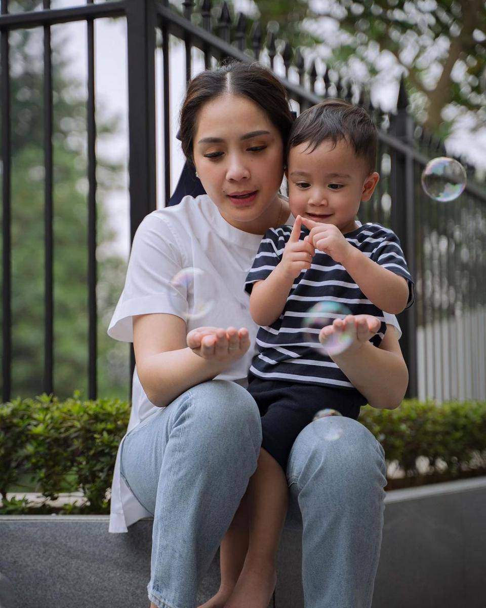 potret Nagita Slavina dan Rayyanza (instagram.com/raffinagita1717)
