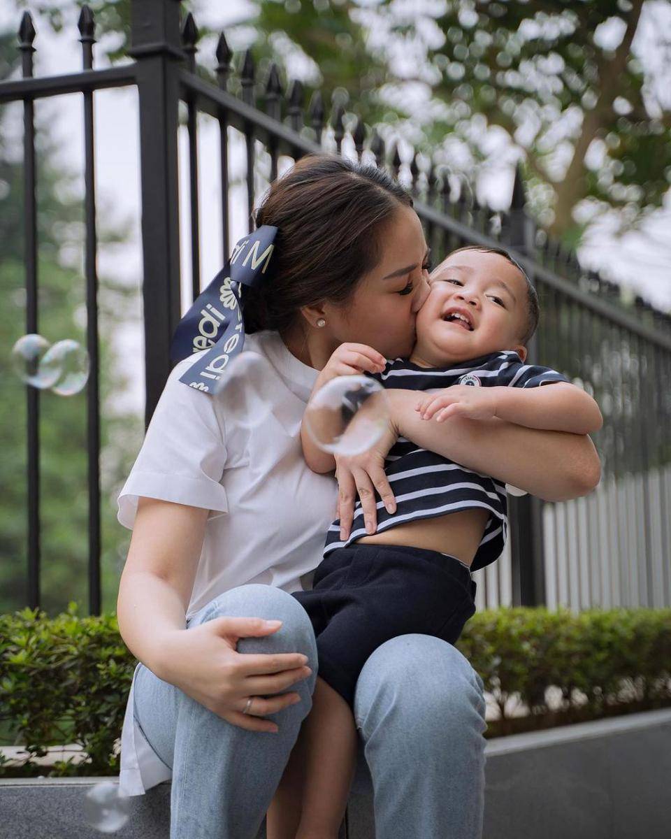 potret Nagita Slavina dan Rayyanza (instagram.com/raffinagita1717)