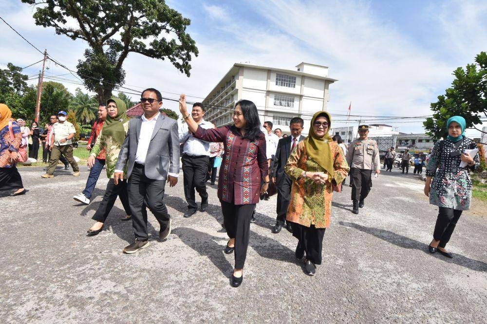 Kunjungan Menteri PPPA, Bintang Puspayoga di Semarang dalam rangka Sosialisasi Kebijakan Model Kesehatan Jiwa bagi tim posyandu dan tim pendamping keluarga (dok. KemenPPPA)