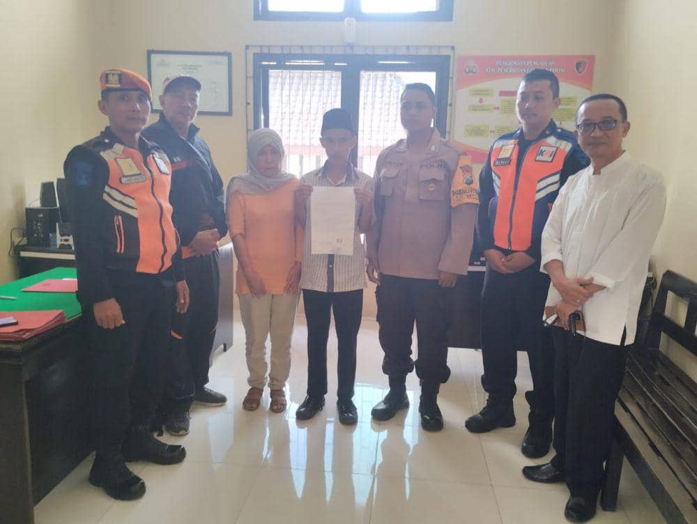 Pelaku pelempar kereta api saat berada di Polsek. IDN Times/ istimewa