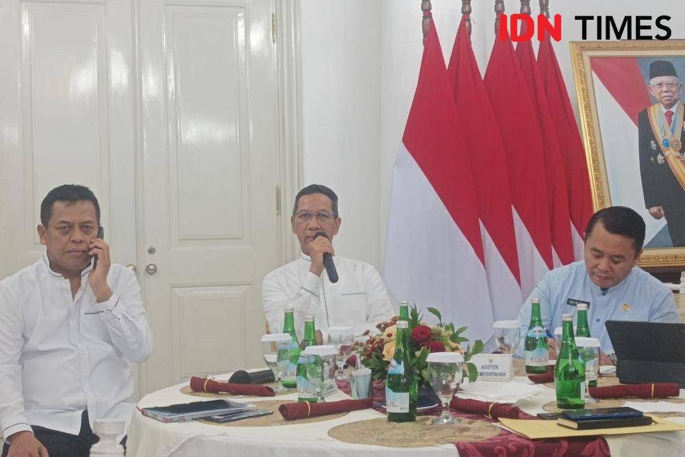 Penjabat (PJ) Gubernur DKI Jakarta Heru Budi Hartono di Balai Kota DKI Jakarta, Jumat (28/7/2023). (IDN Times/Dini Suciatiningrum)