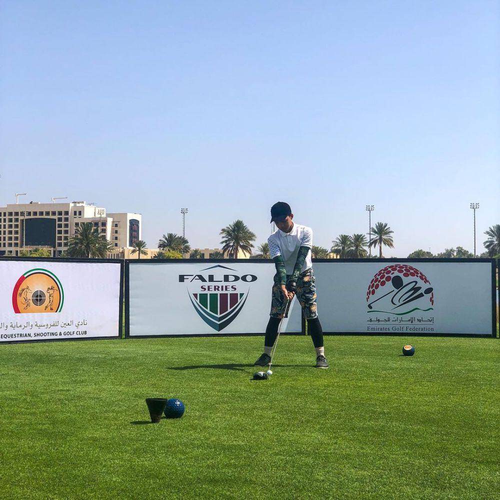 Muntazar Halilintar saat bermain golf (instagram.com/muntazhalilintar)