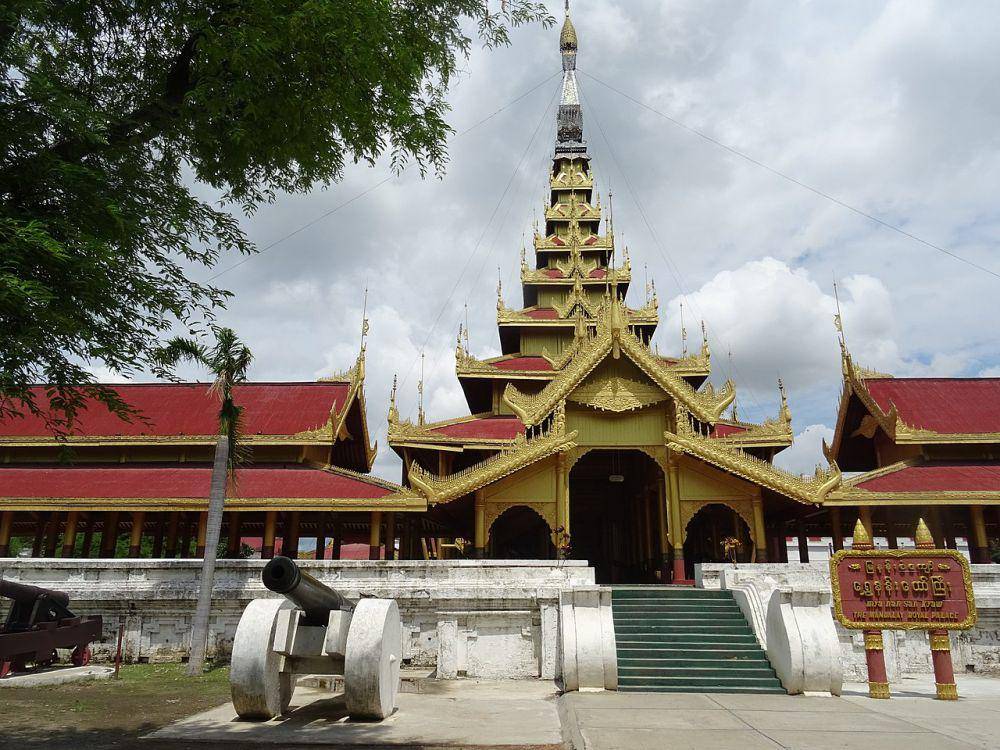 Mandalay Palace (commons.wikimedia.org/Christophe95)