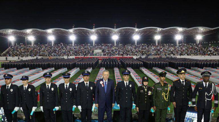 Tiga anggota polri diwisuda usai tempuh pendidikan dua tahun di Turkish National Police Academy (TNPA) (Dok. Humas Polri)