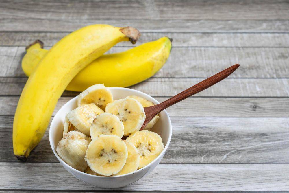 ilustrasi buah pisang (vecteezy.com/NARONG KHUEANKAEW)