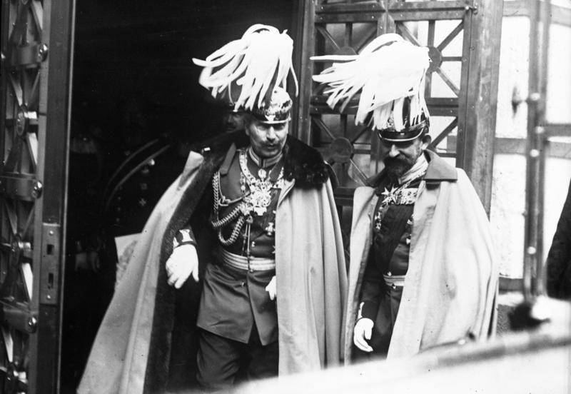 Kaizer Wilhelm II bersama dengan Ferdinand I di Berlin pada Oktober 1914. (commons.wikimedia.org/German Federal Archives)