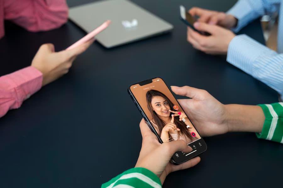 14 Cara FYP di TikTok Dengan Cepat Beserta Jamnya