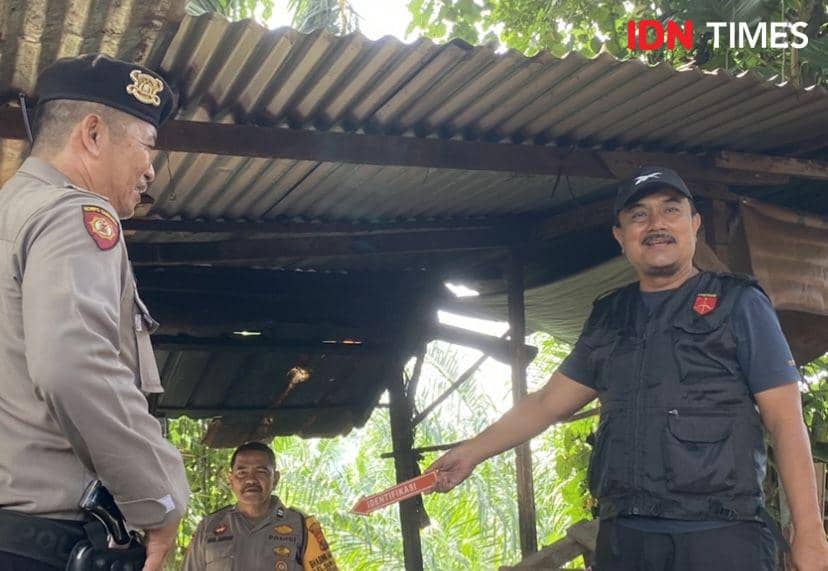 Penemuan mayat di sebuah warung (IDN Times/Indah Permata Sari)