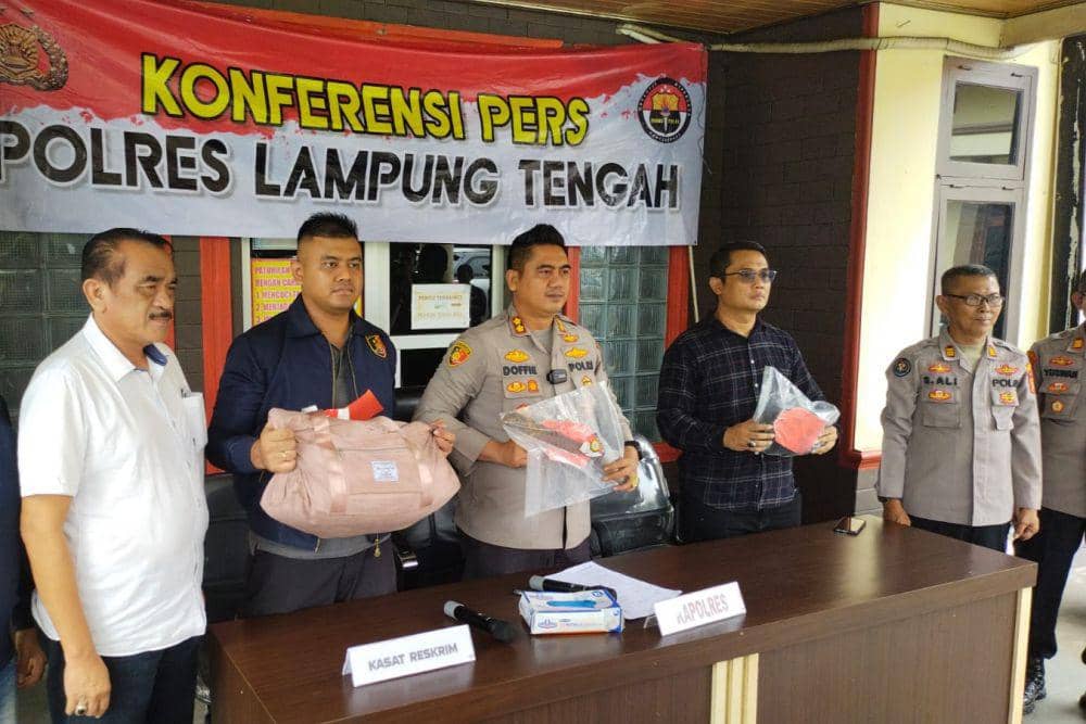 Penampakan pelaku Rangga Prayoga saat konferensi pers di Mapolres Lampung Tengah. (Dok. Polres Lampung Tengah).