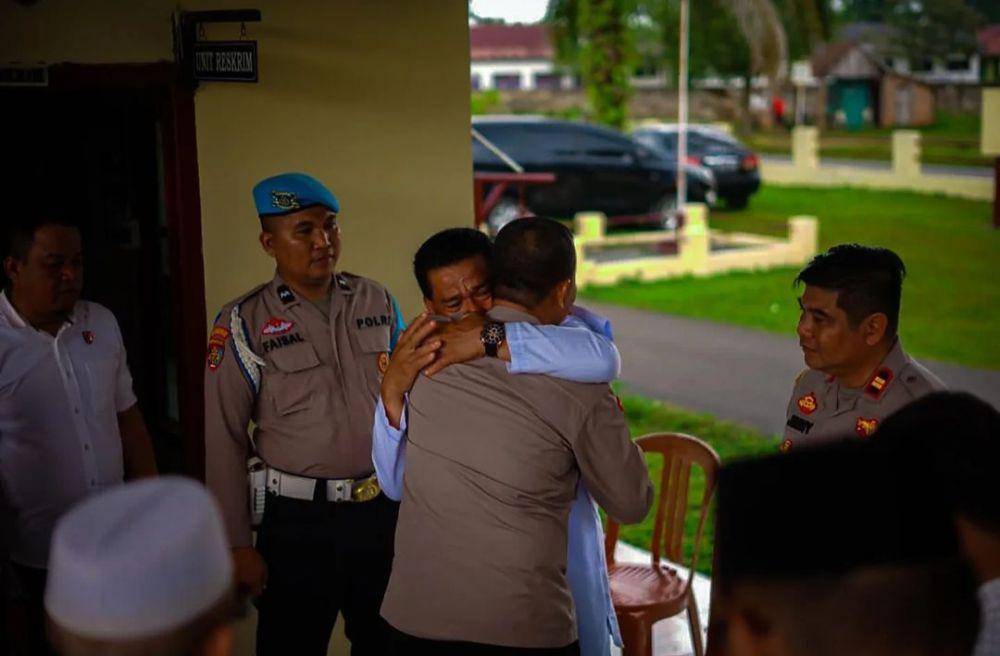 (Oknum polisi yang sebut kalimat tak pantas terhadap warga Pedamaran saat meminta maaf) IDN Times/istimewa