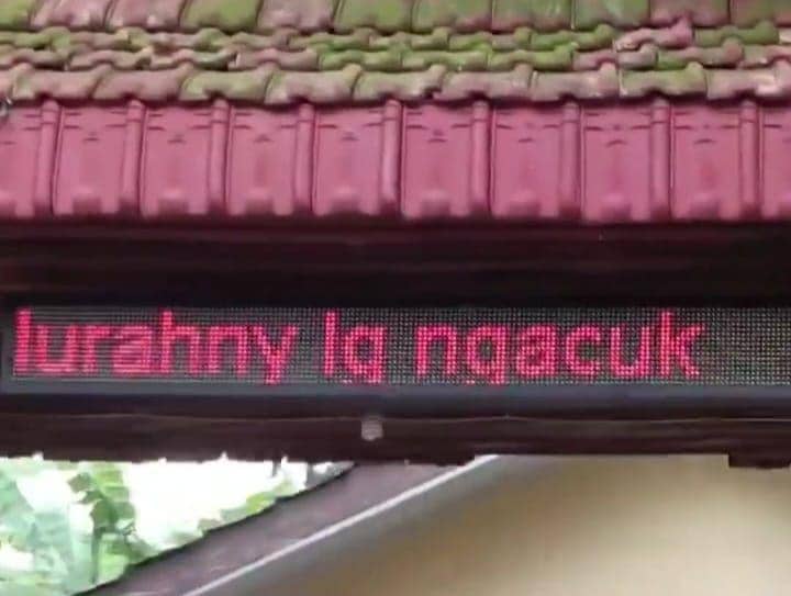 Running Text Kantor Luruh Kemuning Diduga Dihack Orang