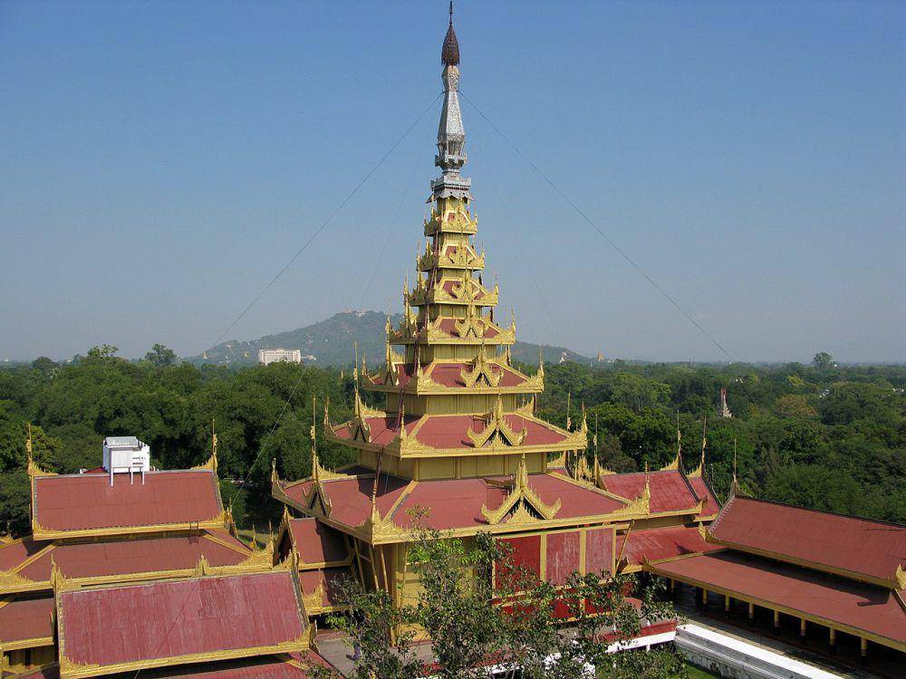 Mandalay Palace (commons.wikimedia.org/Vyacheslav Argenberg)