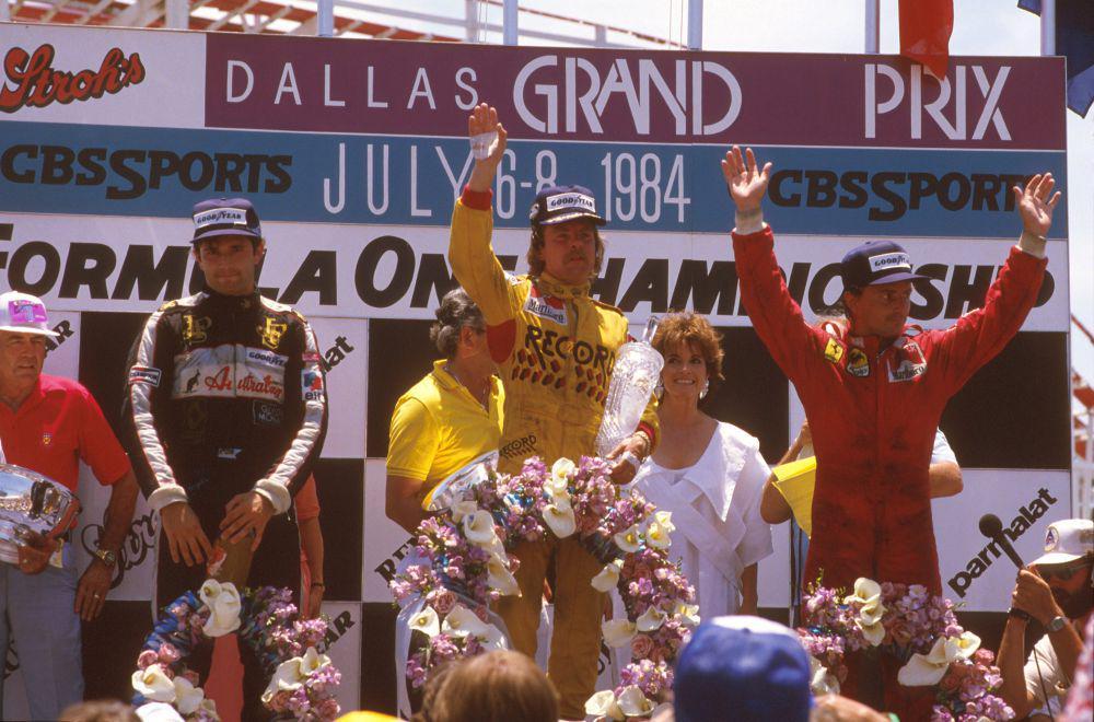 Keke Rosberg (tengah) menjuarai GP Dallas 1984. (twitter.com/Williams Racing)