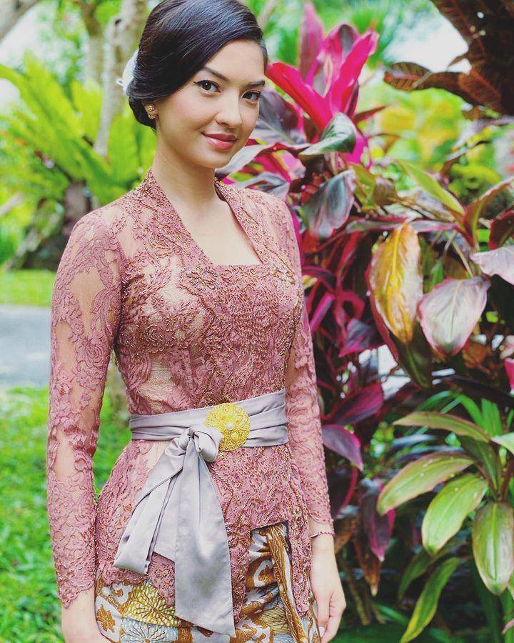 Kebaya Raline Shah. (instagram.com/ralineshah)