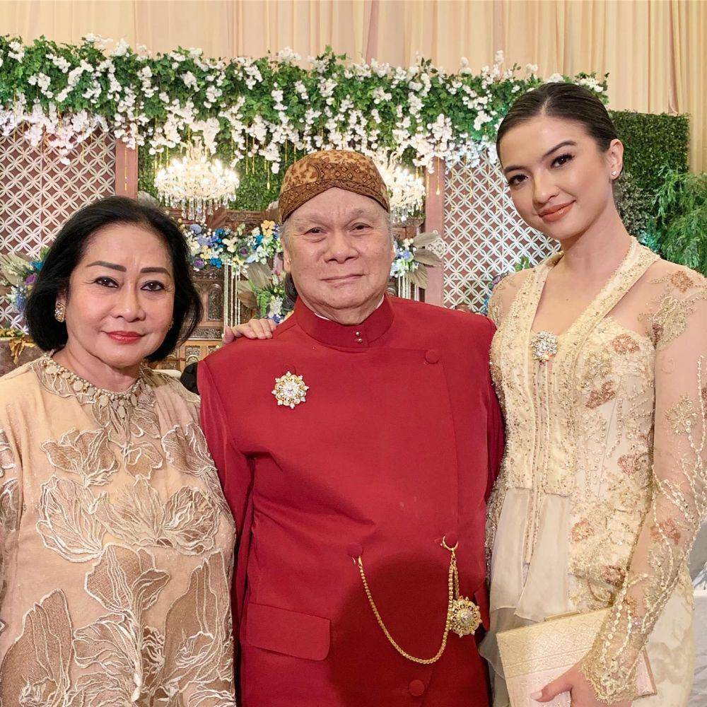 Kebaya Raline Shah. (instagram.com/ralineshah)