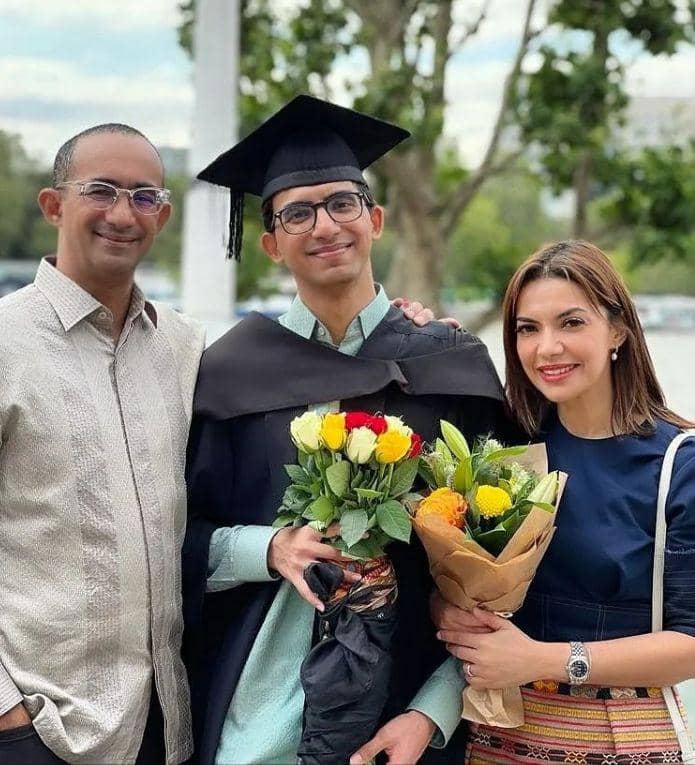 Wisuda Izzat (Instagram.com/najwashihab)