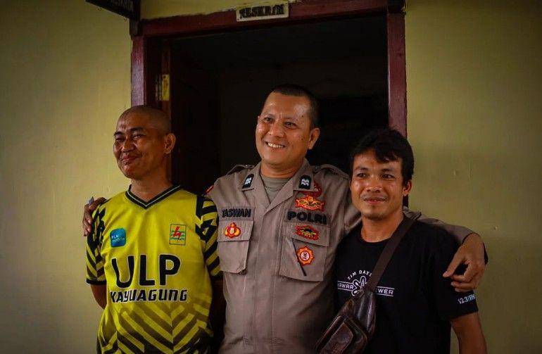 (Oknum polisi yang sebut kalimat tak pantas terhadap warga Pedamaran saat meminta maaf) IDN Times/istimewa