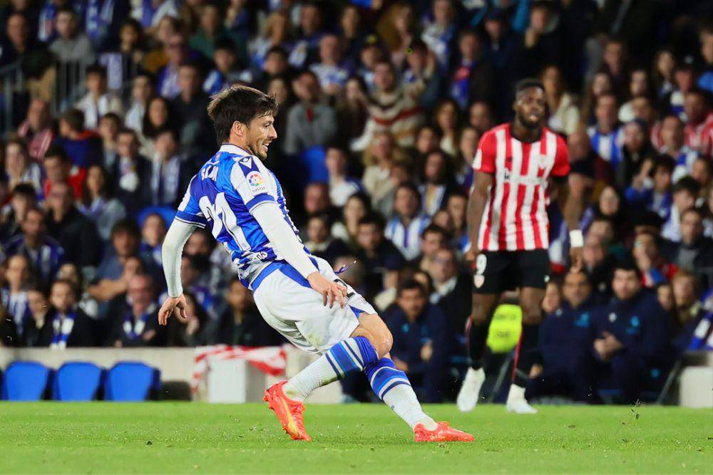 Real Sociedad menjadi klub terakhir yang dibela David Silva sebelum pensiun. (twitter.com/21LV)