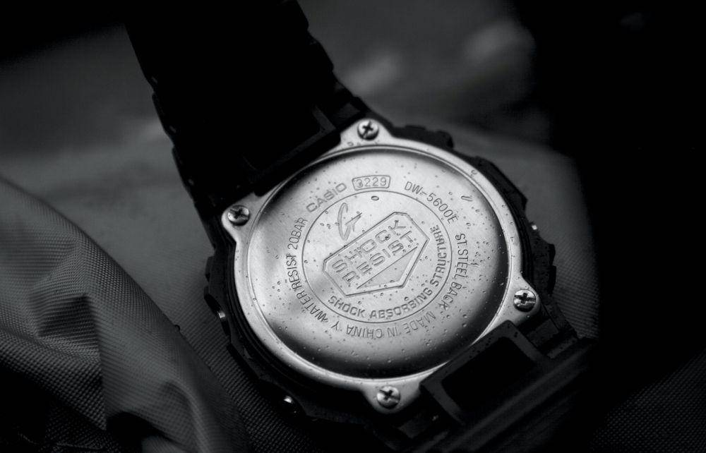 ilustrasi jam tangan G-Shock (unsplash.com/Slejven Djurakovic)