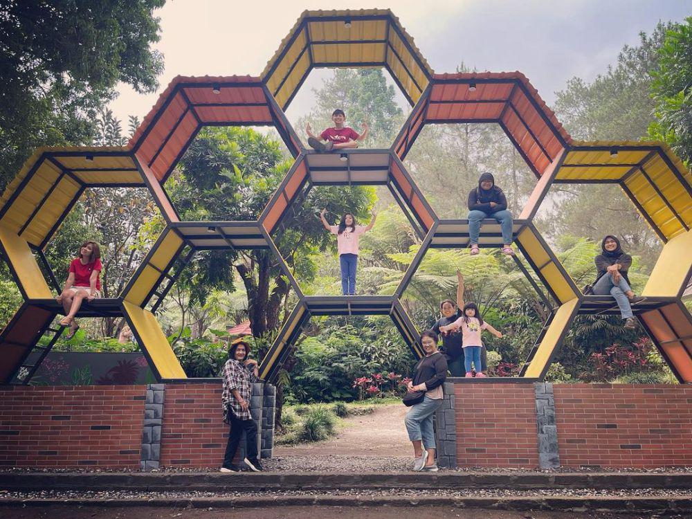 spot foto instagramable (instagram.com/alfiraifpsari)