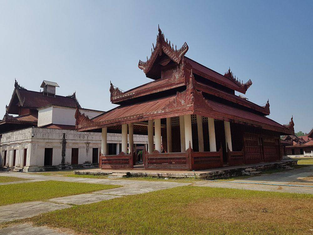 Mandalay Palace (commons.wikimedia.org/Kantabon)