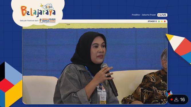 Potret Najeela Shihab menjadi narasumber dalam ngobrol publik Belajaraya. 29 Juli 2023. (IDN Times/Shasya Khairana)