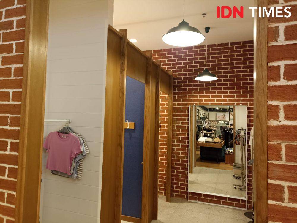 Cotton On Mal Kota Kasablanka re-opening dengan konsep dan desain baru. 29 Juli 2023. (IDN Times/M. Tarmizi Murdianto)