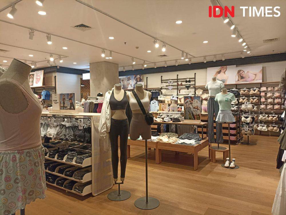 Cotton On Mal Kota Kasablanka re-opening dengan konsep dan desain baru. 29 Juli 2023. (IDN Times/M. Tarmizi Murdianto)