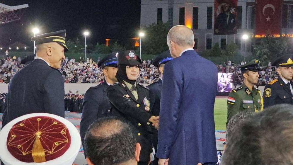 Briptu Tiara Nissa Zulbida dari Polda Jawa Timur ikuti wisuda pendidikan Turkish National Police Academy (TNPA) (Dok. Humas Polri_