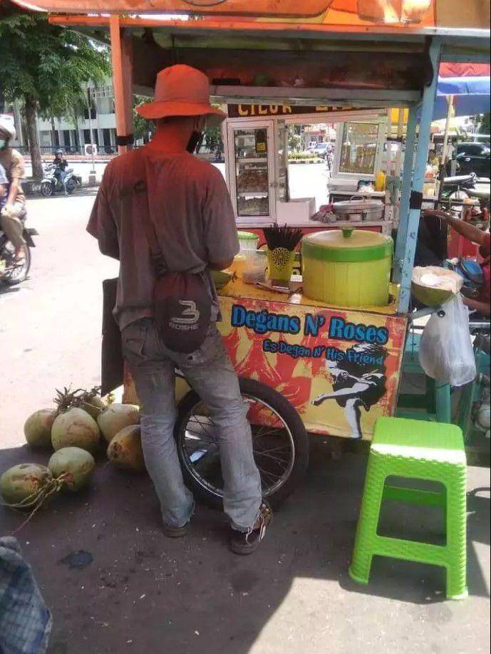 potret gimik penjual keliling (twitter.com/nocontextwarung)
