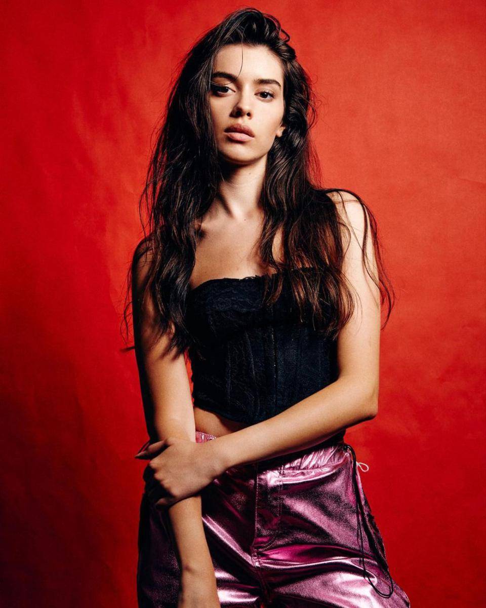 Nursena Say (instagram.com/nursenasay)