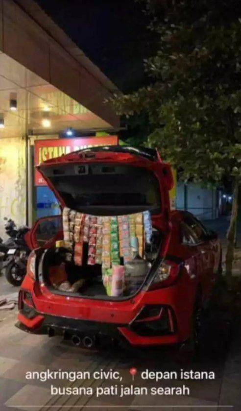 potret gimik penjual keliling (instagram.com/id.dagelan)