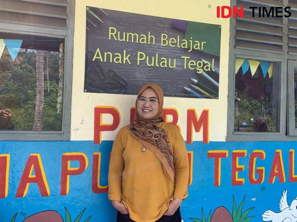 Cerita Uniroh, Pendiri Satu-satunya Lembaga Pendidikan di Pulau Tegal