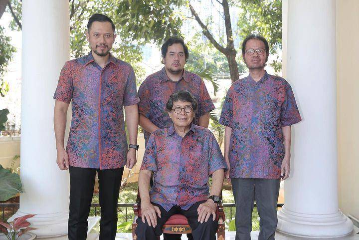 Rizanno Pohan (paling kanan) beserta keluarga (Instagram.com/agusyudhoyono)