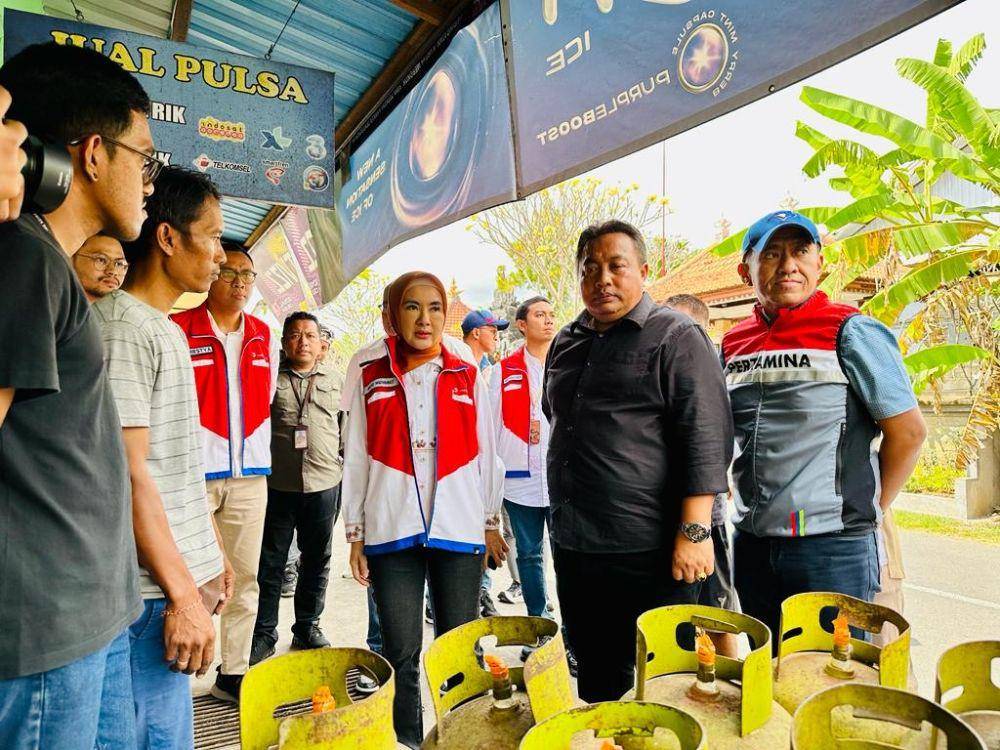 Direktur Utama Pertamina Nicke Widyawati jamin pasokan LPG di Bali aman, beliau mengingatkan masyarakat untuk aktif melakukan registrasi demi ketepatan distribusi LPG Subsidi 3 Kg. (Dok. Pertamina)